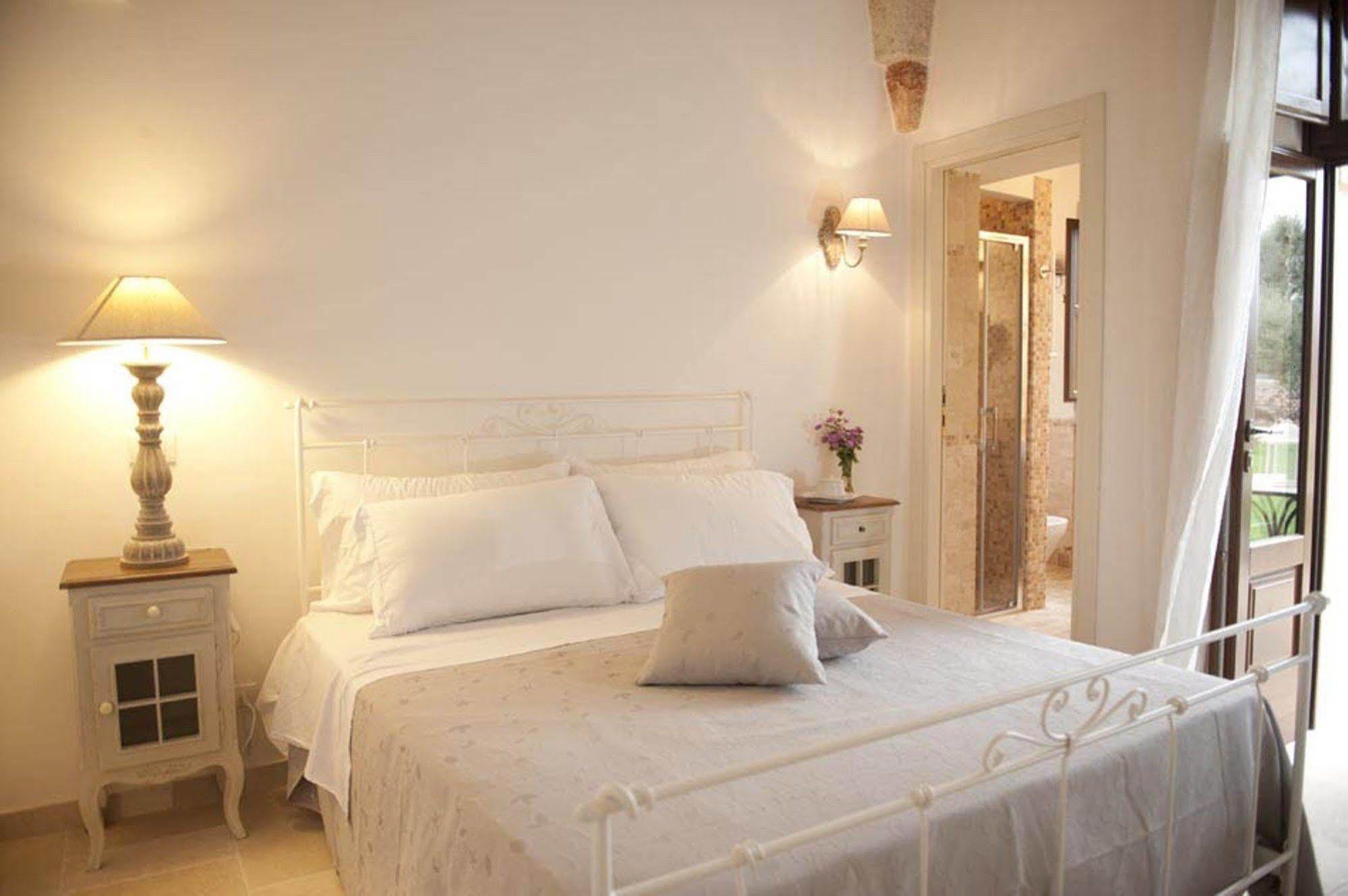 Donna Lucrezia Guest House Pezze Di Greco Exterior foto